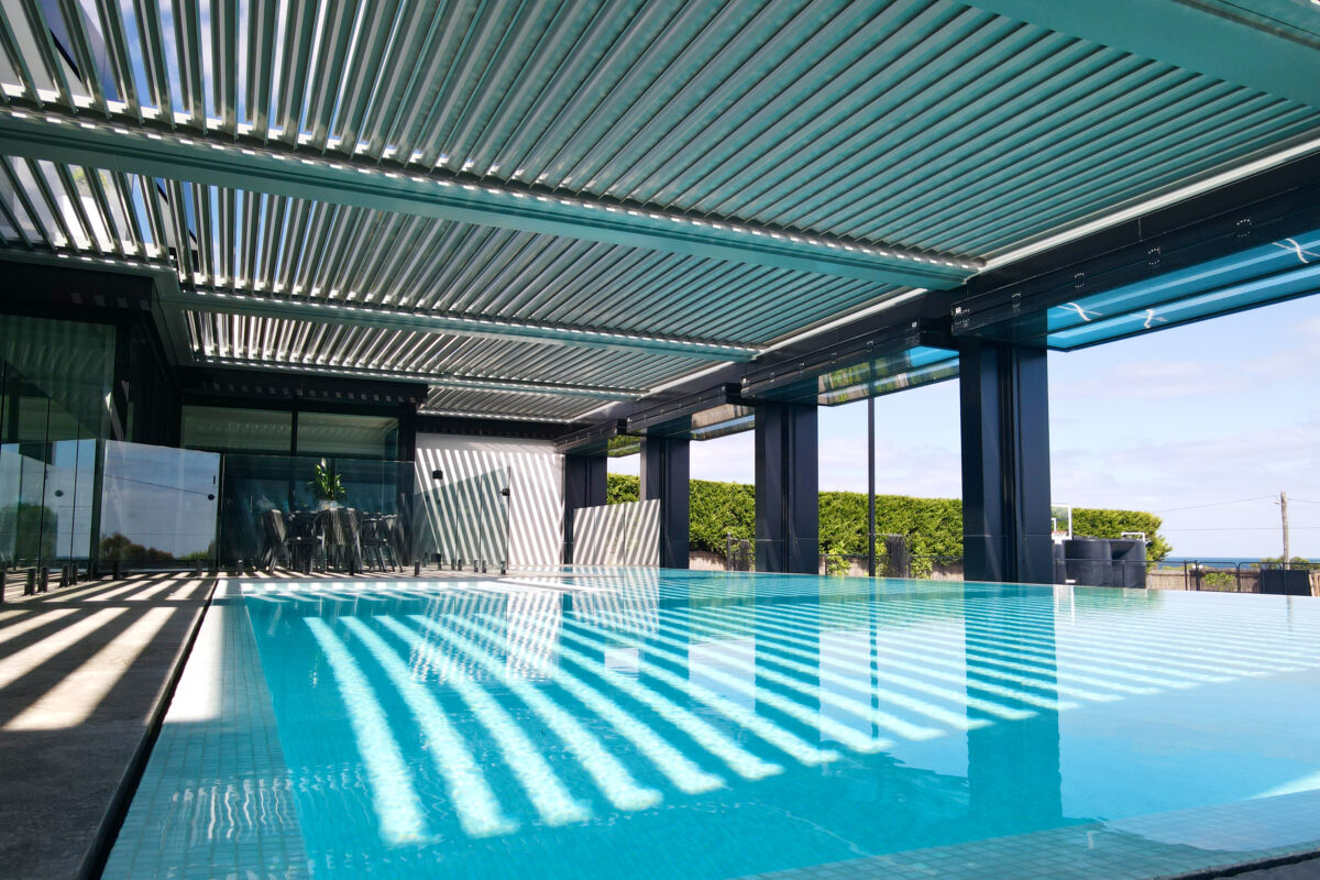 maintain louvred pergola Image