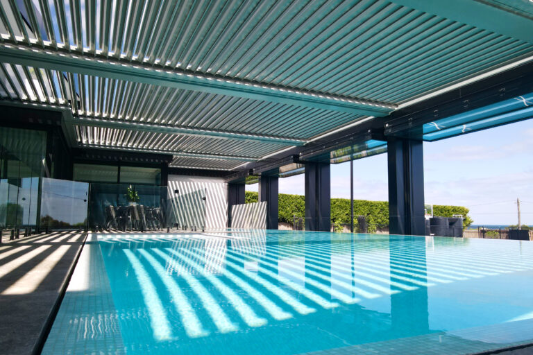 maintain louvred pergola Image