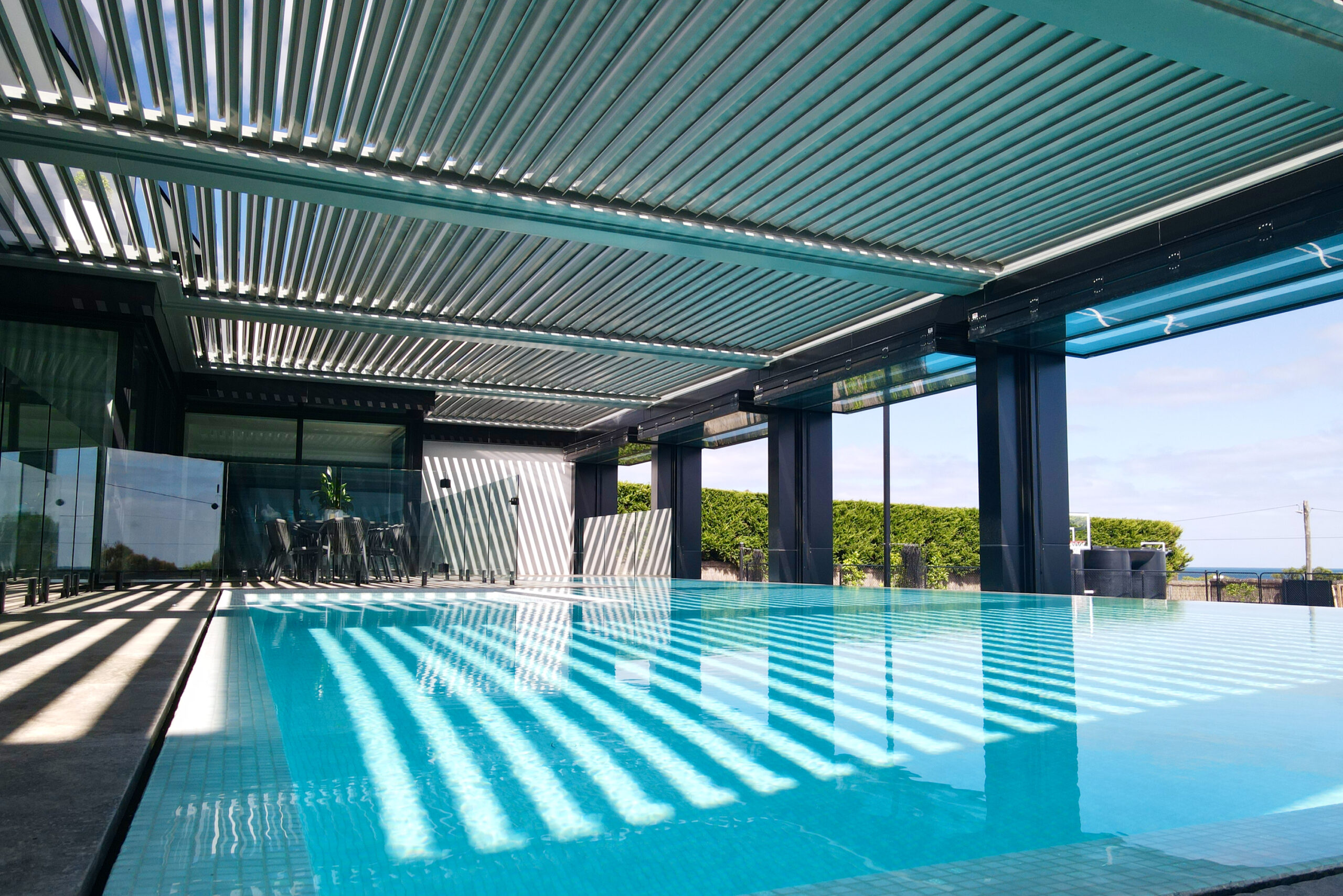 maintain louvred pergola Image