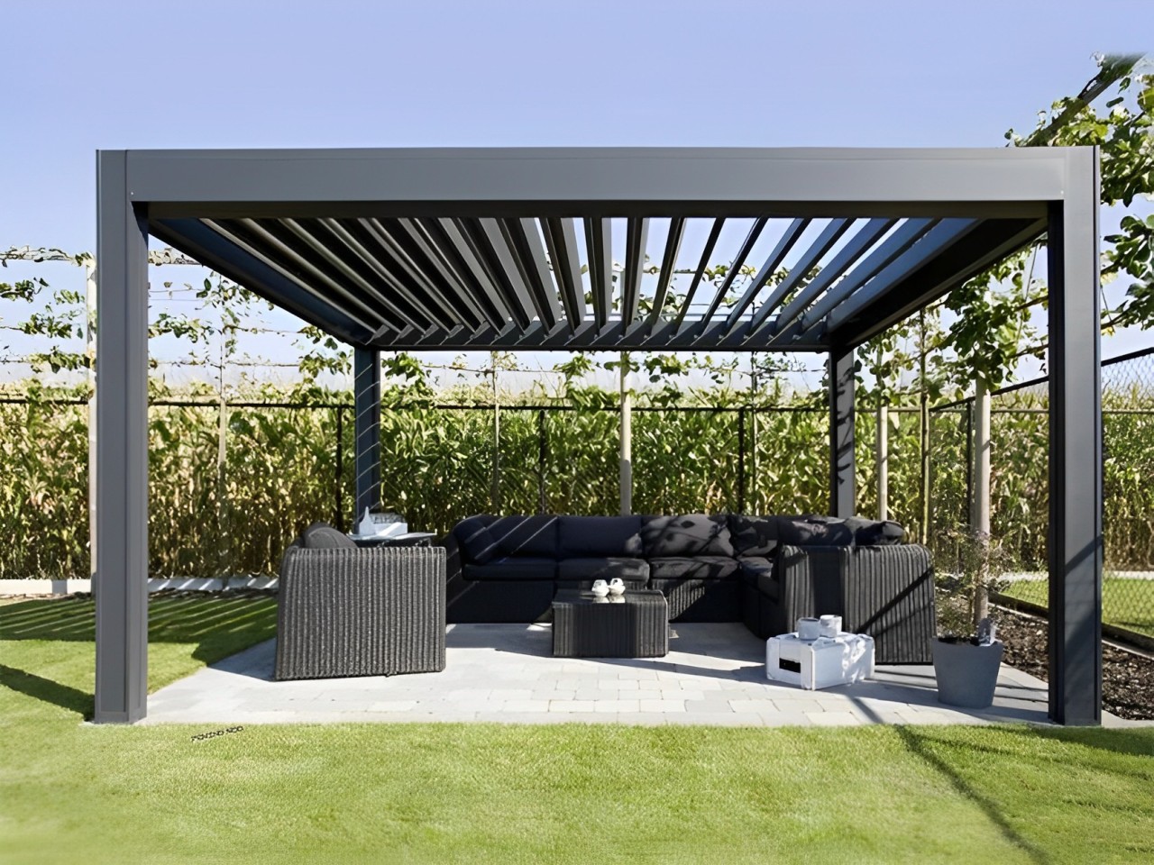Vivid Louvred Roof Installers
