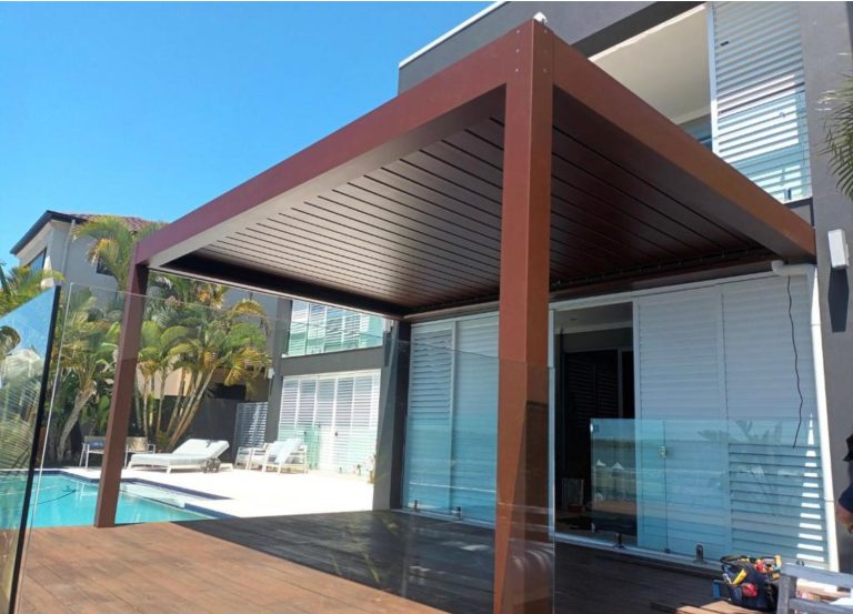 Louvered pergolas vs traditional pergolas Image