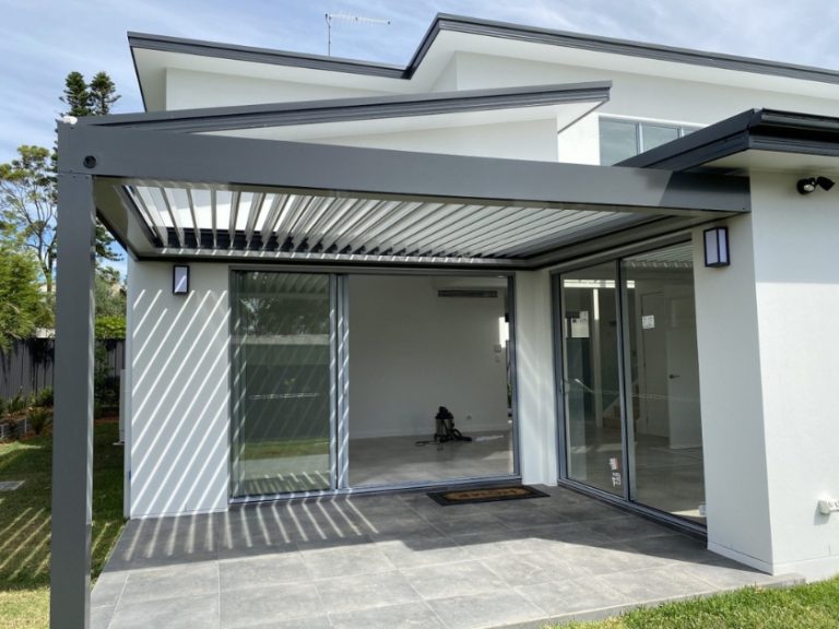 Motorised louvered roof maintenance Image