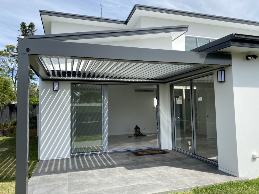 Motorised louvered roof maintenance Image