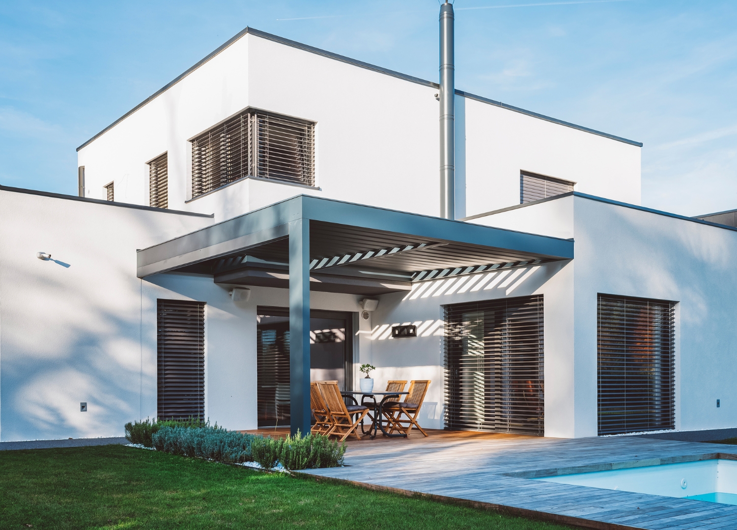 Custom Louvred Pergola Image